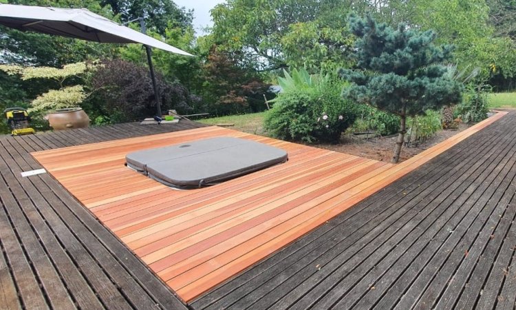Terrasse en bois exotique autour d'un SPA à Langon