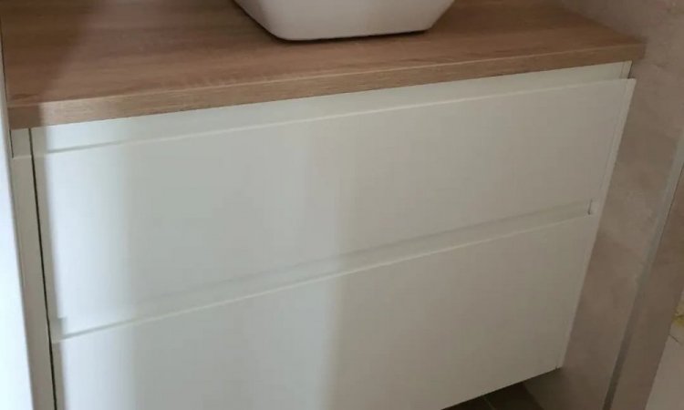 Meuble de salle de bain à Langon